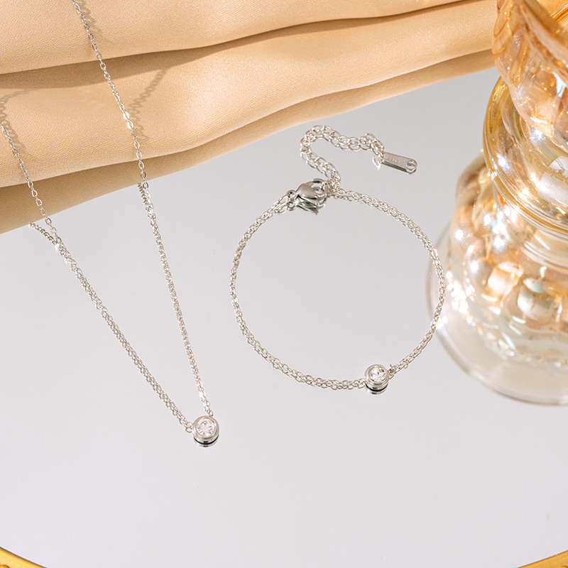A minimalist and versatile diamond necklace and bracelet of the same style as Xiaohongshu, a fashionable and versatile titanium steel collarbone chain, a popular online accessory Specification drawing
