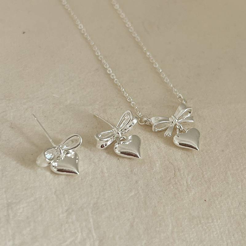 Silver bow heart-shaped necklace collarbone chain earrings 2024 new style simple and niche design sweet stud earrings Application Scenario