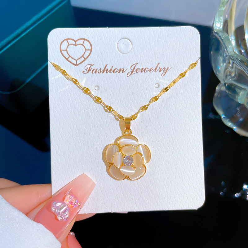 【 Titanium Steel 】 Light luxury cat-eye flower transparent real gold necklace, lucky female Instagram influencer collarbone chain accessory Application Scenario