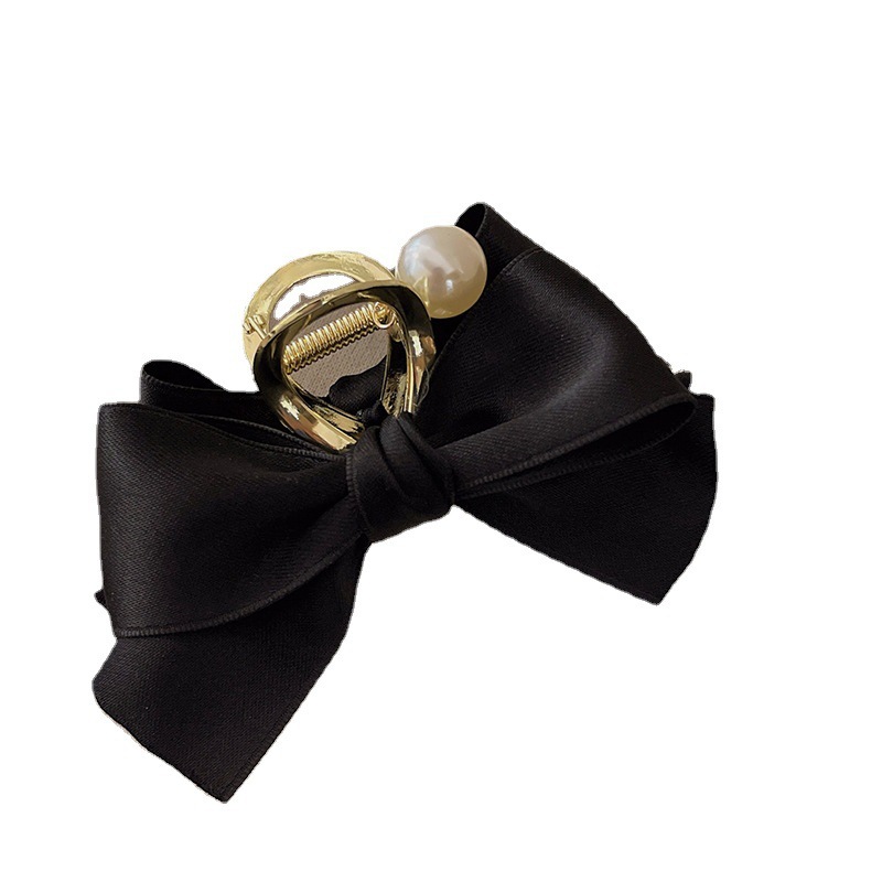 The 2023 new black bow pearl grab clip for women exudes a high-end shark clip and a stylish updo grab clip, a popular hair accessory Item Picture
