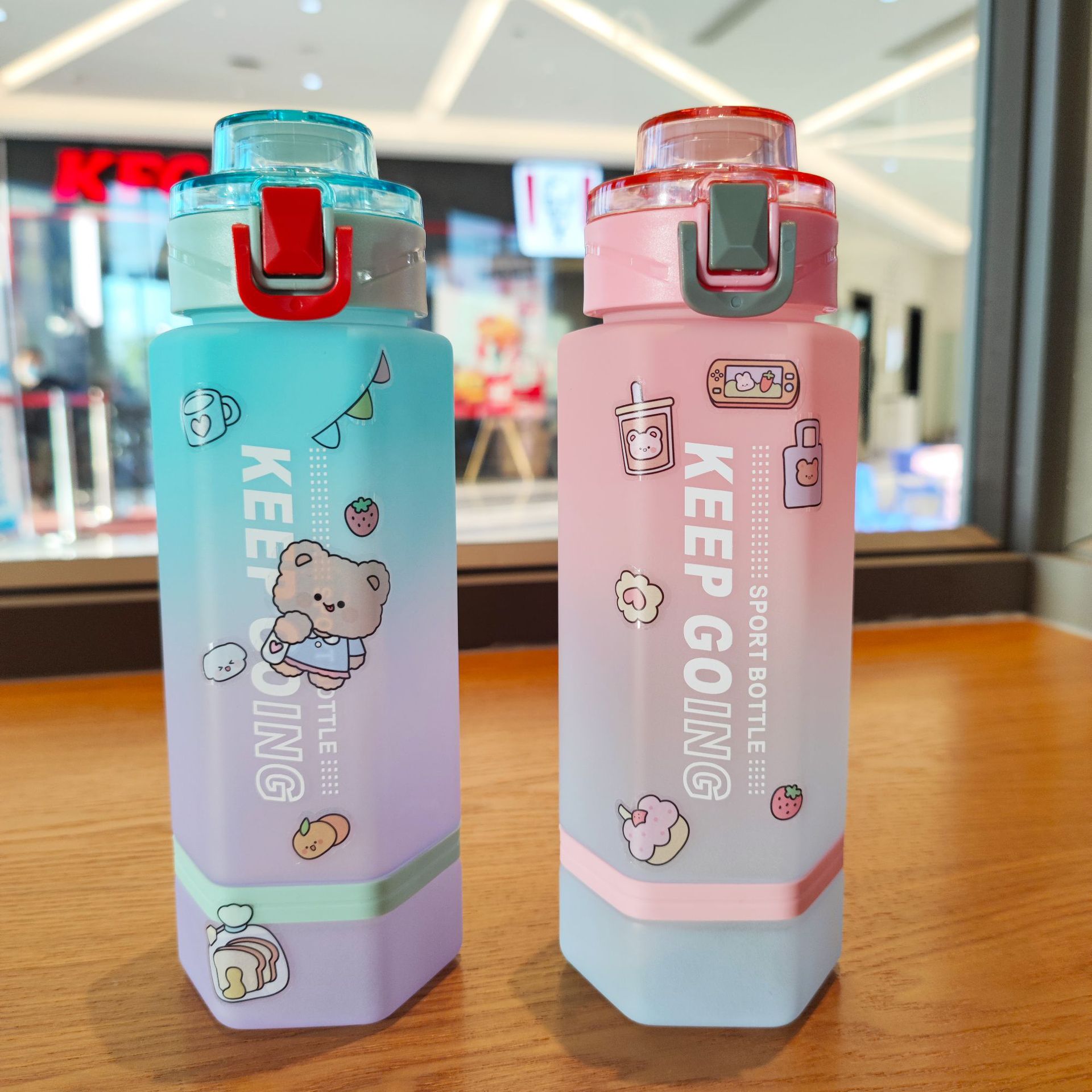 Two-color gradient hexagonal plastic cup with lock buckle, portable tea stringer, direct drinking cup 700ml, with stickers included details Picture