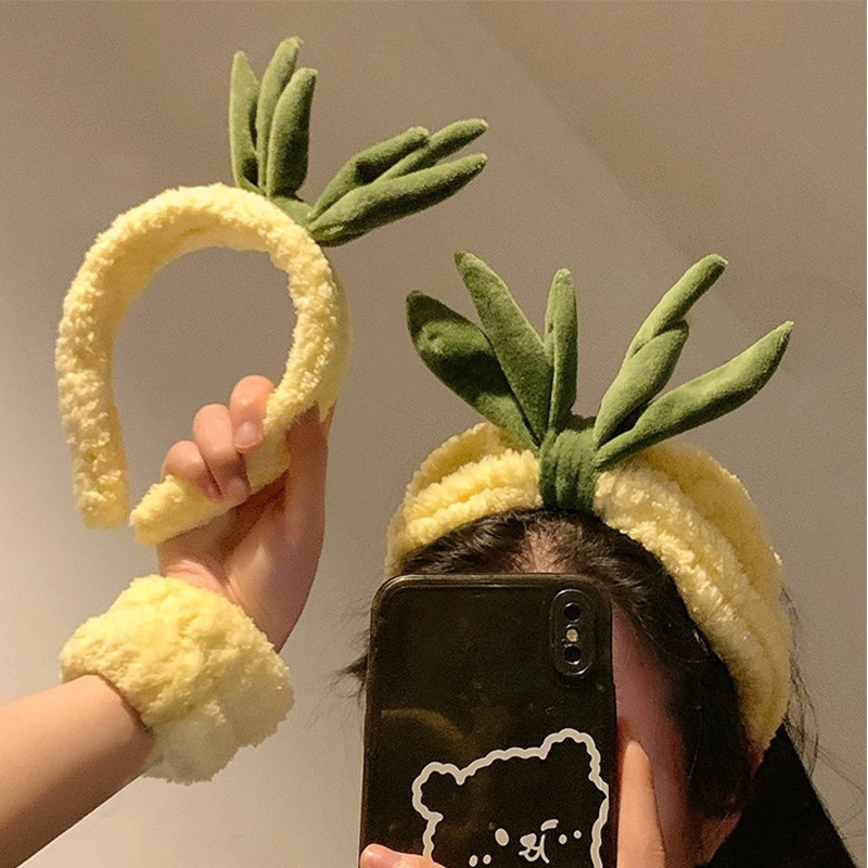 Sweet and cute pineapple for washing the face, plush hair tying, anti-slip hair band for girls to wash up and apply facial masks, and funny headband details Picture