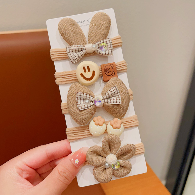 Milk coffee-colored bow children's hair band for autumn and winter, new high-elasticity, seamless hair band for girls, baby hair tie Application Scenario