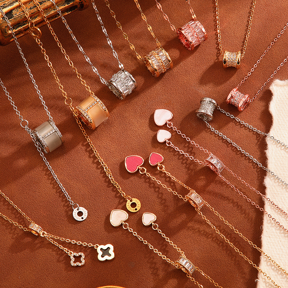 European and American cross-border light luxury copper micro-inlay personalized titanium steel necklace, women's fashionable and high-end look, small waist collarbone chain accessory full figure