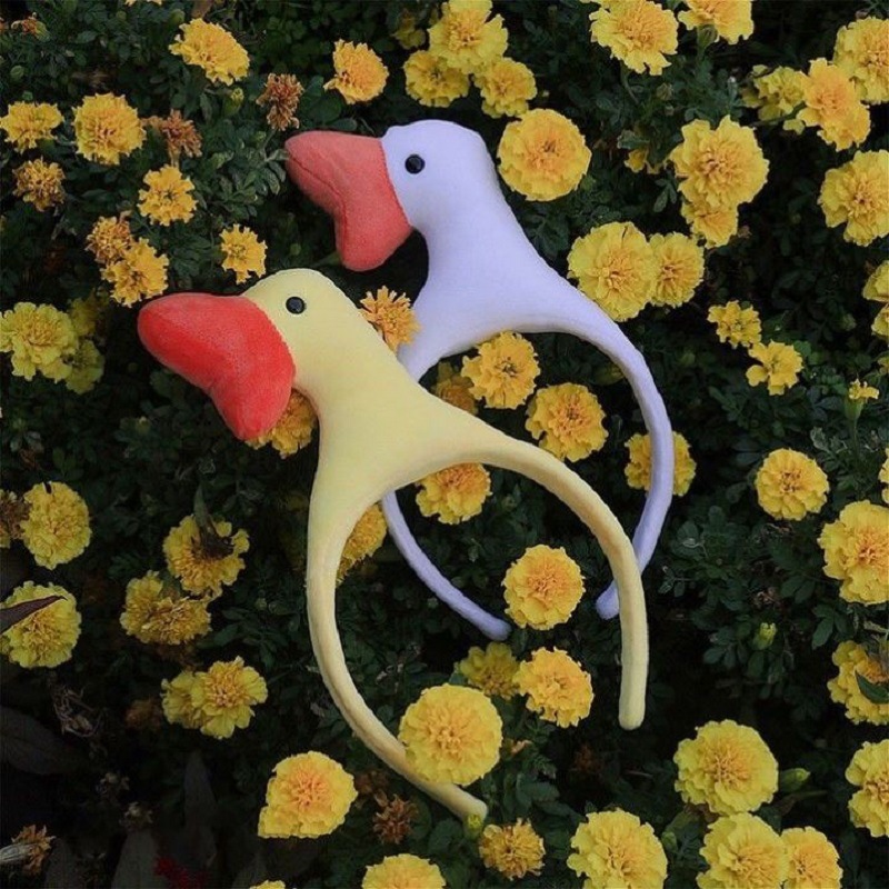 Big-mouthed screaming duck hair band, cute cartoon couple headband, face-washing hair clip, cute and soft girl, little yellow duck hair accessory, headwear Application Scenario