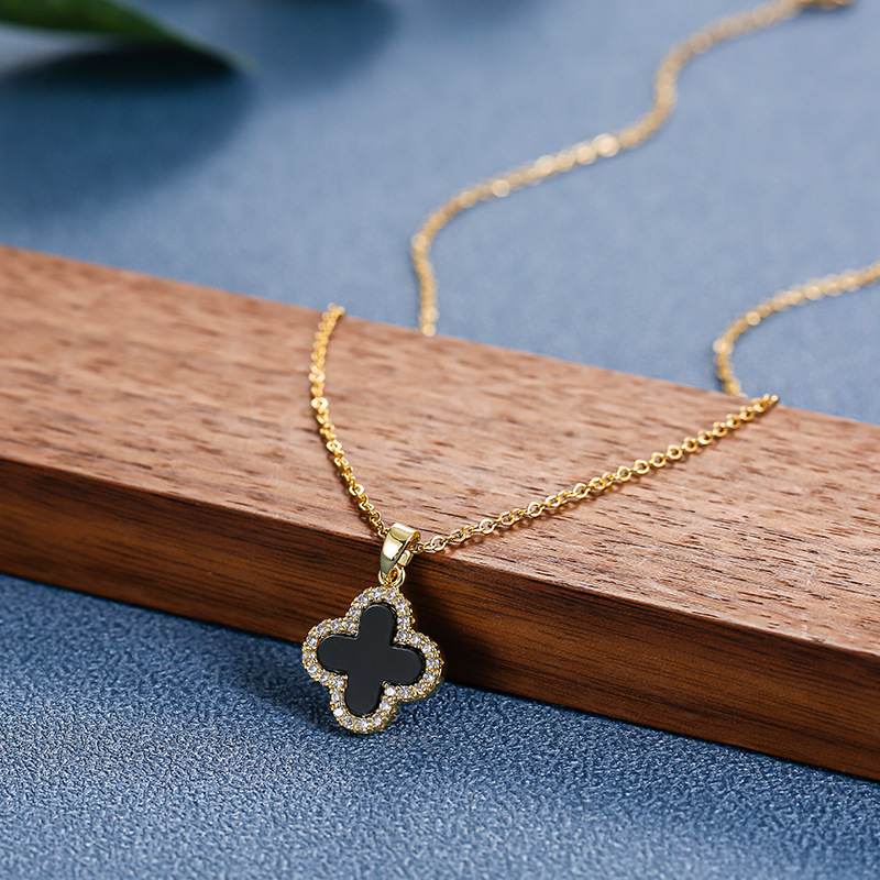 Titanium steel necklace for women, 18k rose gold with diamonds, four-leaf clover pendant, niche and light luxury, black shell collarbone chain, elegant neck chain Application Scenario
