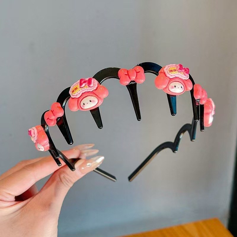 Children's cartoon toothed hair band, a perfect tool for girls to style their broken hair. It's cute and won't hurt the hair clip. The headwear is anti-slip and can press down the hair Specification drawing