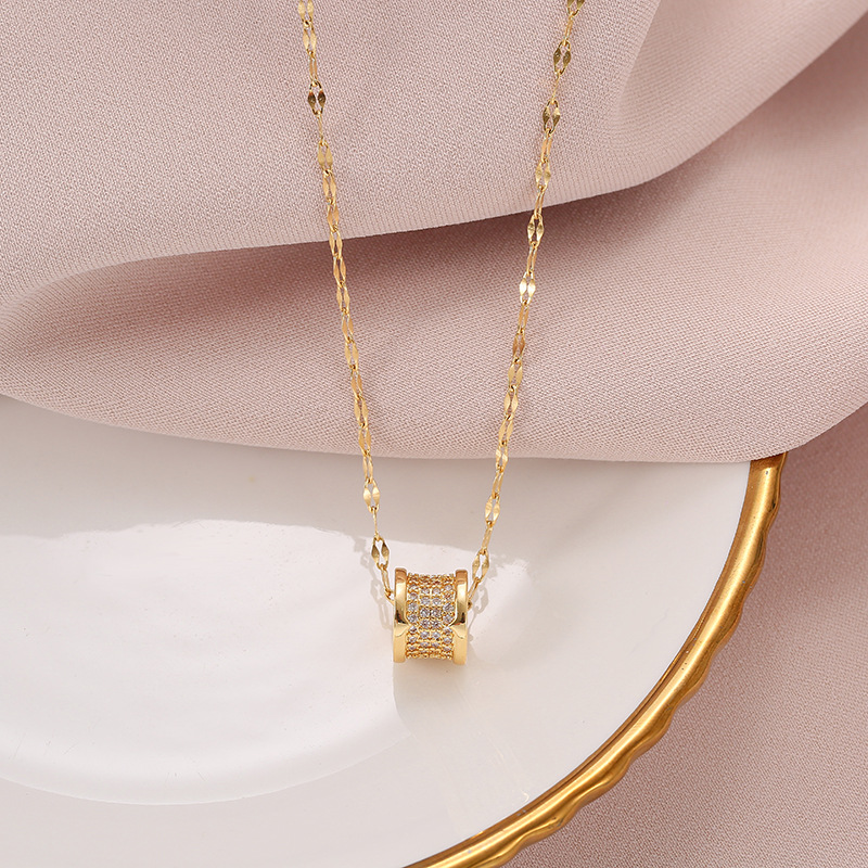 European and American golden luxury mini waist titanium steel necklace, women's personality, high-end sense, fashionable Internet celebrity collarbone chain, niche accessory Specification drawing