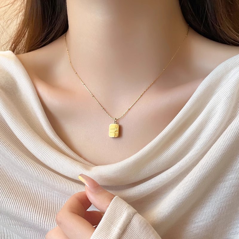 The "Little Golden Brick Titanium Steel Necklace" for women is a light luxury and niche 2025 new style. It exudes a sense of high-end collarbone necklaces and is a versatile decorative accessory details Picture