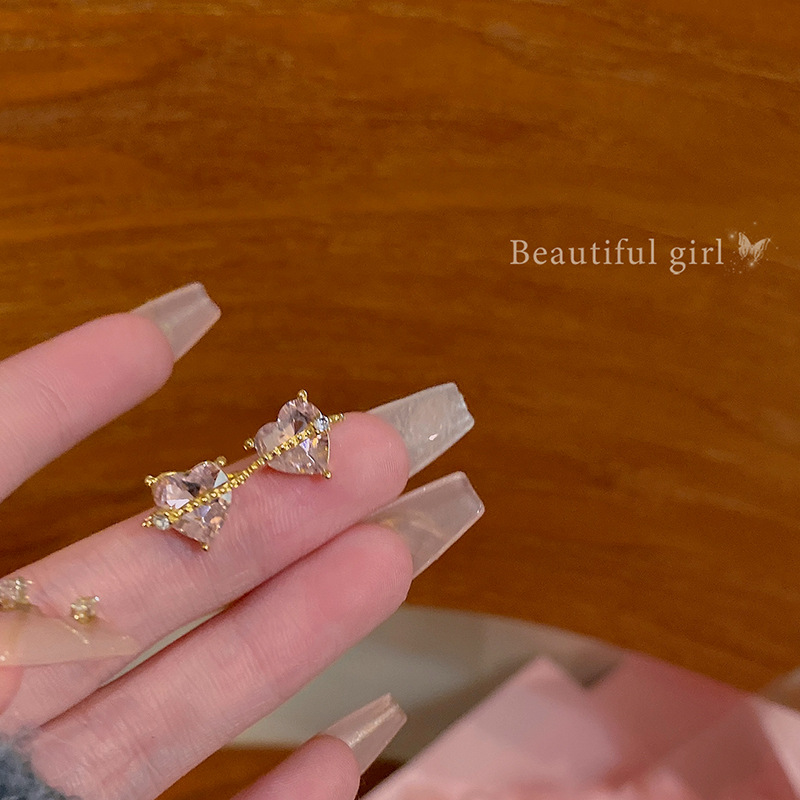 S925 Silver needle exquisite micro-inlaid pink heart-shaped zircon earrings, a light luxury and niche design for women, heart-shaped stud earrings full figure