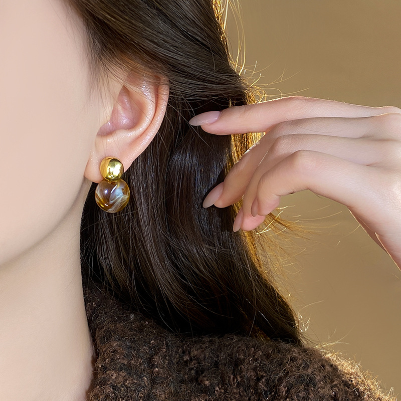 Maillard amber round stud earrings for women's new 2025 bestseller, versatile earrings, high-end and light luxury style Specification drawing