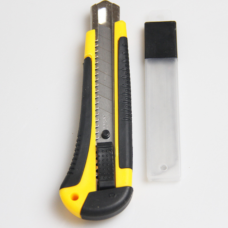 Factory wholesale of 223 large utility knives, home decoration paper cutting knives, office stationery knives and sharp wallpaper knives in stock Specification drawing