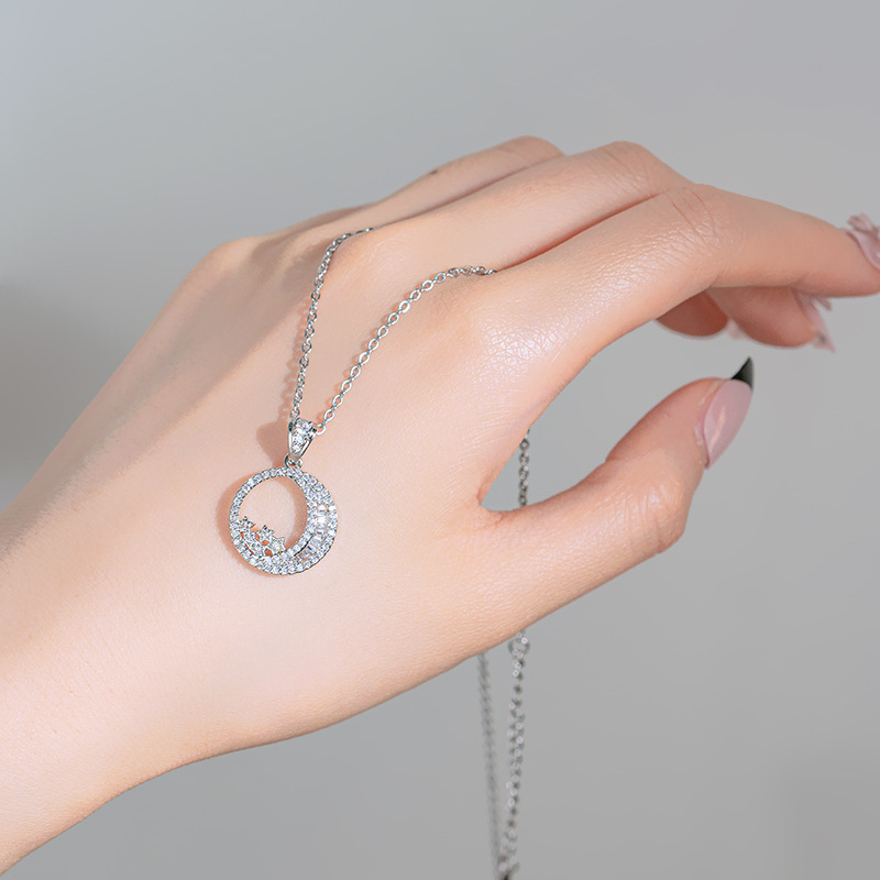 Silver light luxury and high-end moon and star pendant, exquisite zircon full diamond titanium steel necklace, a unique and elegant accessory for women Specification drawing