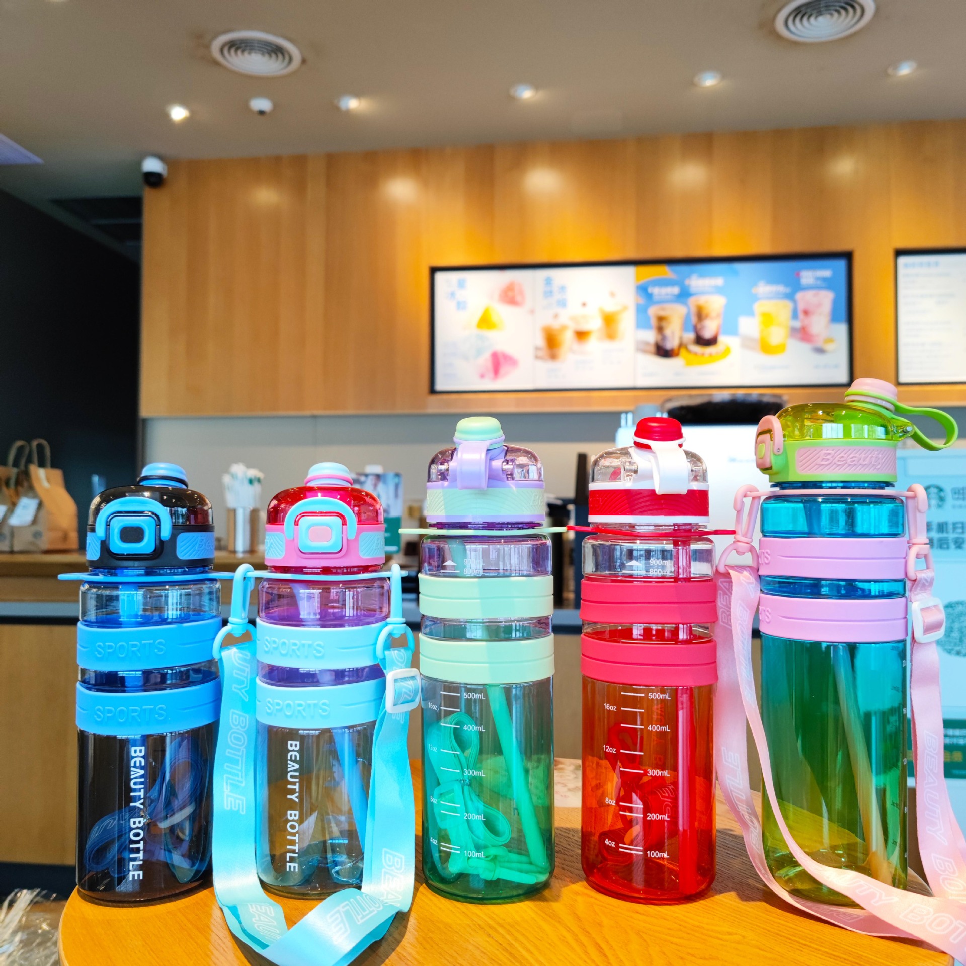 New outdoor sports and fitness double water bottle, colorful summer portable backpack plastic water cup, student reading water bottle full figure