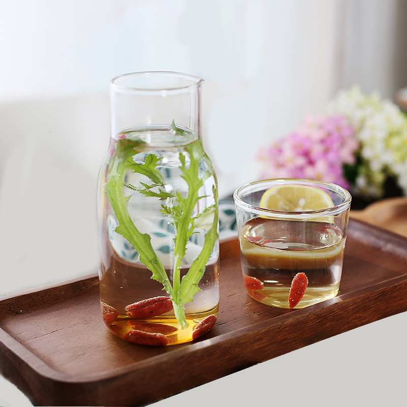 Creative Japanese-style single-person drinking high borosilicate glass teapot with single-cup high-temperature resistant glass cold water bottle set juice pot Application Scenario