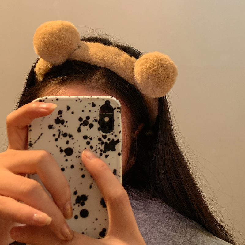 Autumn and winter bear ear plush hairband, cute cartoon, special hairpin for girls to wash their faces and apply masks, furry headband Application Scenario