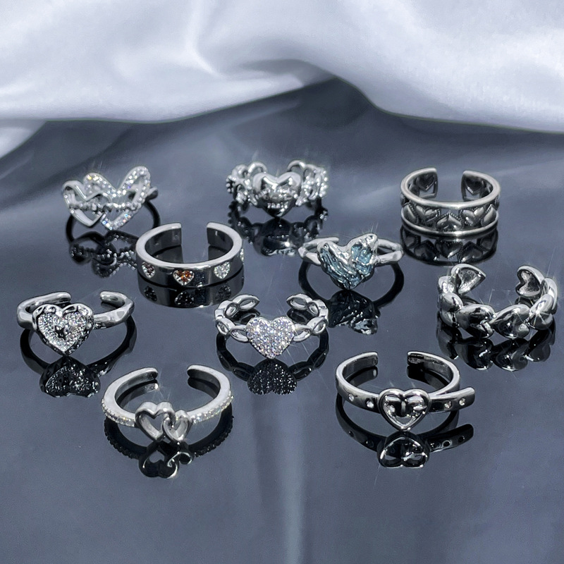 Minimalist heart-shaped plain ring open ring for women, a unique design sense, light luxury, sweet and cool, fashionable and versatile ring, autumn and winter accessories details Picture