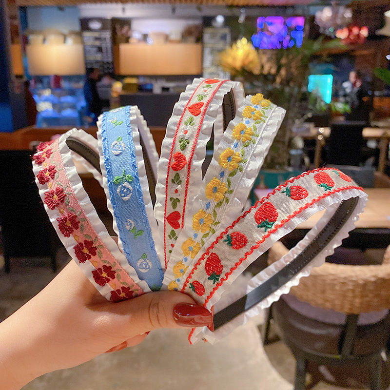 The new summer flower-embroidered fabric fairy hair band is a versatile Japanese-style cute, sweet and fresh hair accessory full figure