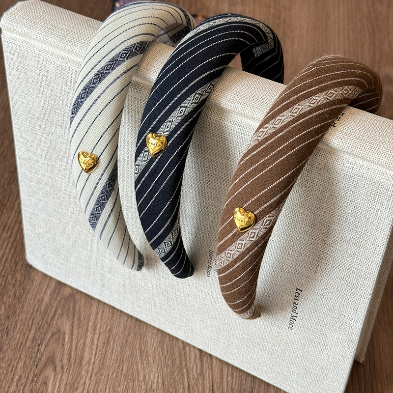Korean-style fashionable striped color-blocking hair band for women's niche Instagram ~ Versatile hair accessory for pressing, breaking hair and high top of the head in 2024 Specification drawing