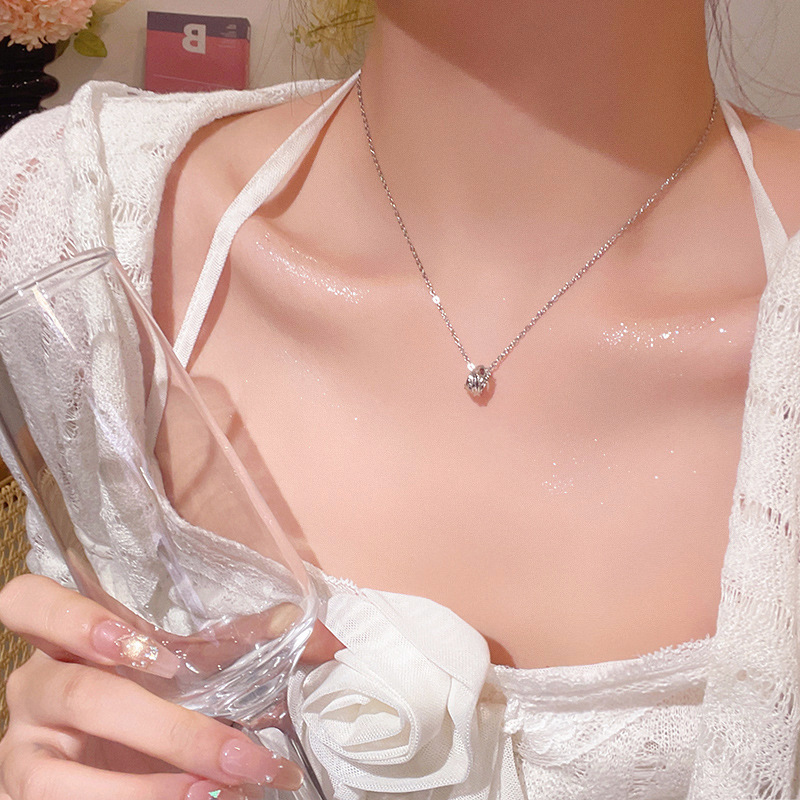 Double-ring diamond-encrusted pendant titanium steel necklace, new and versatile collarbone chain, European and American style cross-border necklace accessory details Picture