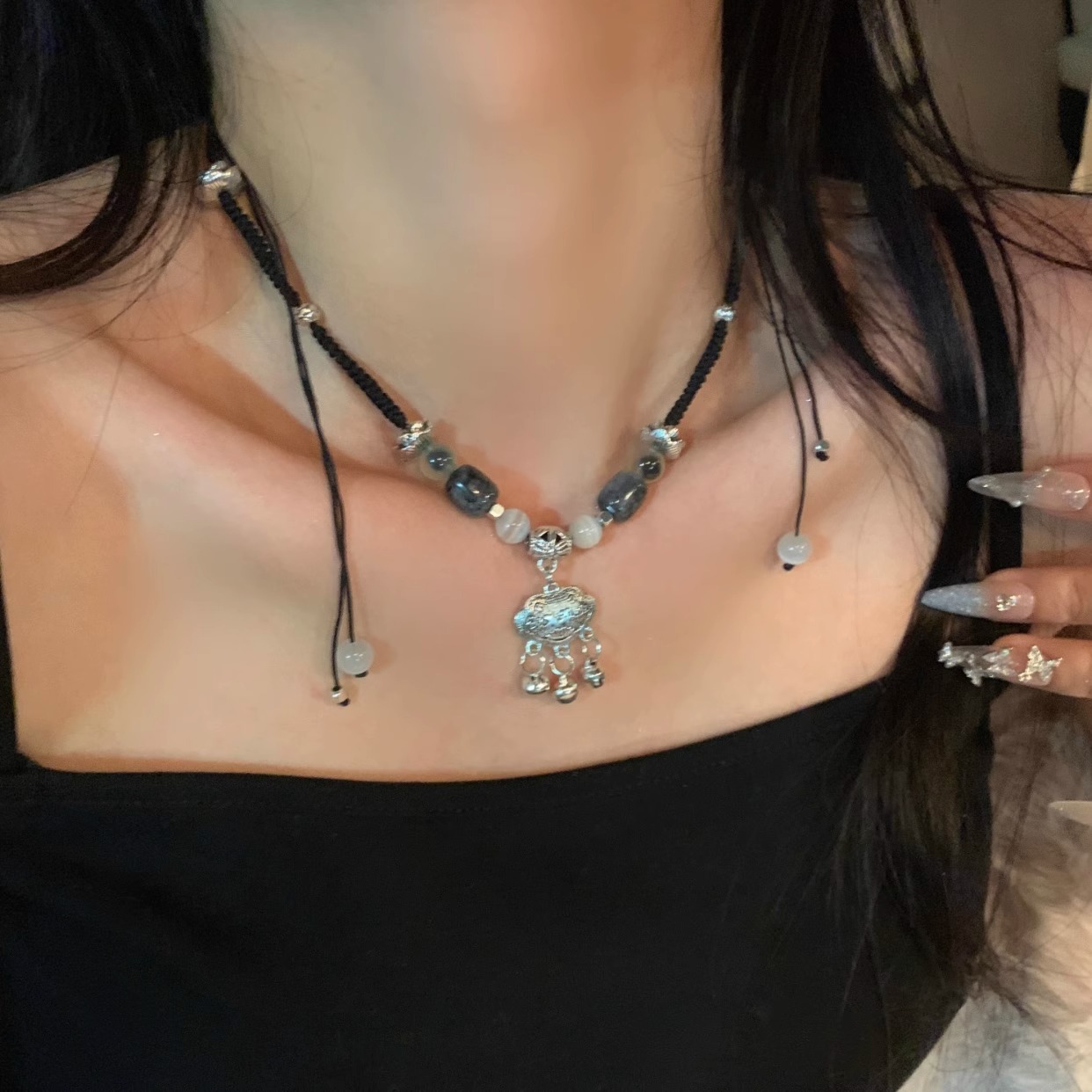 Hand-woven peace lock necklace for women, with a unique design sense that makes a sound with each step, a light luxury Chinese-style drawstring hoodie chain for women Specification drawing
