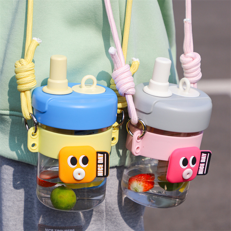 Cartoon children's water cup, cute plastic straw cup wholesale, summer student drinking cup, portable crossbody cup with tea strainer Specification drawing