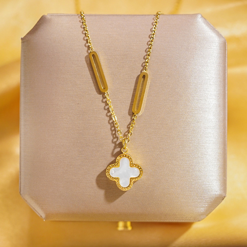 High-end paperclip, simple four-leaf clover, titanium steel necklace, a niche and elegant, light luxury collarbone chain, a versatile accessory for Internet celebrities details Picture