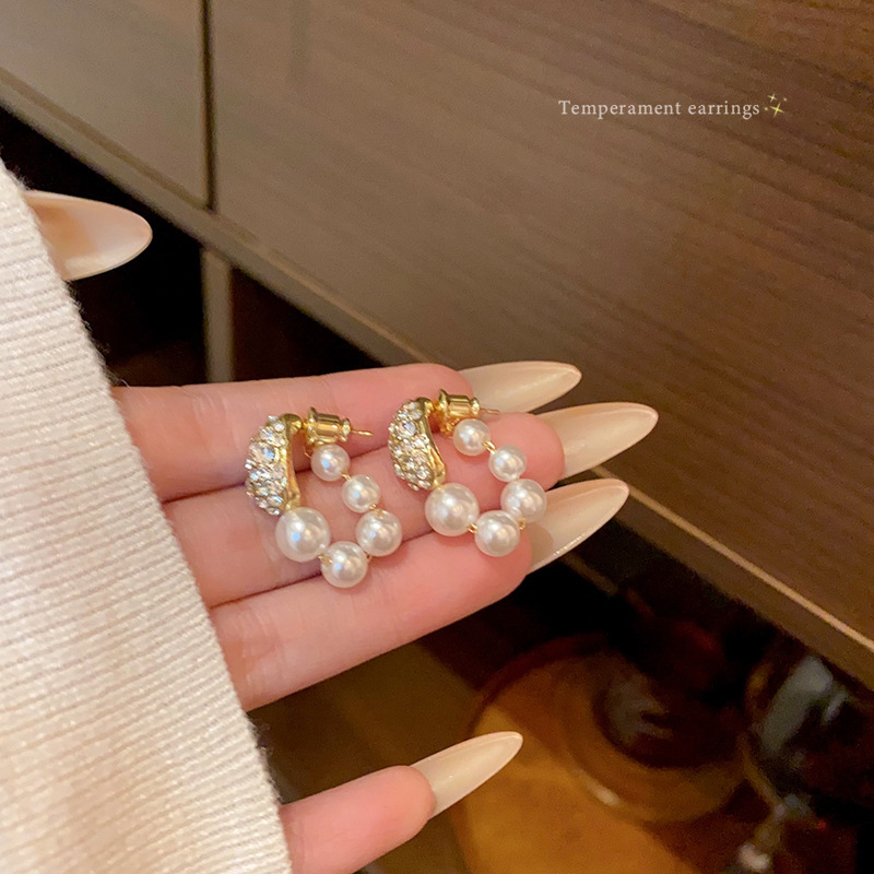 The light luxury and high-end micro-inlaid zircon ear studs are a new bestseller for women in 2025. The pearl ear studs are unique and trendy earrings full figure