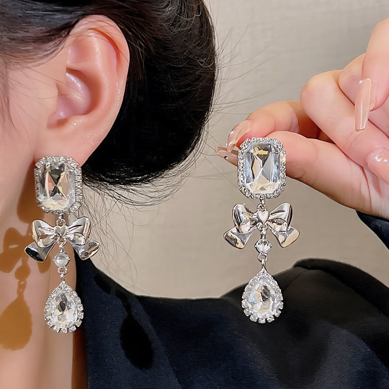 Exaggerated geometric bow-shaped rhinestone earrings, women's light luxury long exquisite stud earrings, high-end and elegant earrings and earrings details Picture