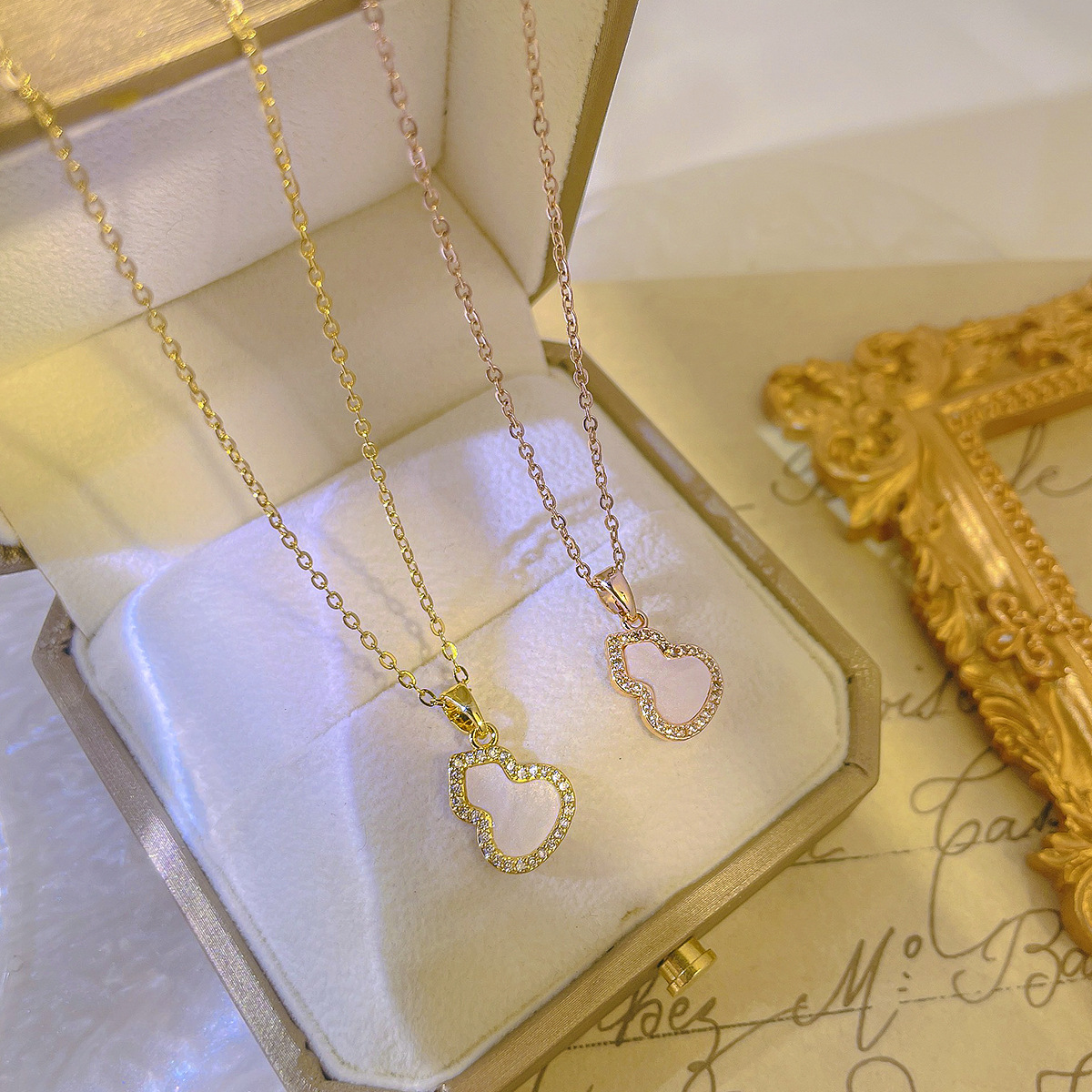 A new Japanese and Korean style shell gourd titanium steel necklace with a unique design for women, simple and versatile pendant, and a popular neck chain Specification drawing