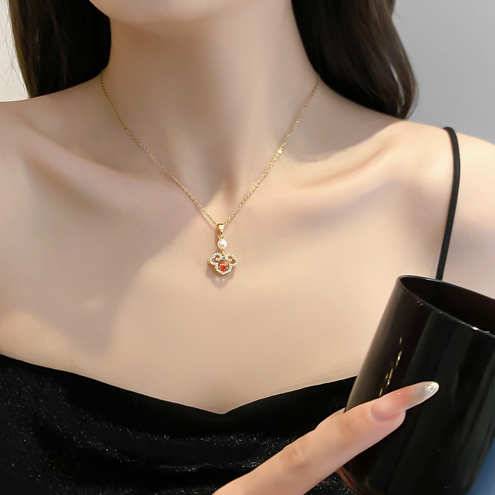A genuine gold electroplated colorful auspicious cloud pearl peace pendant, titanium steel necklace, a woman's full diamond light luxury and high-end collarbone chain Application Scenario