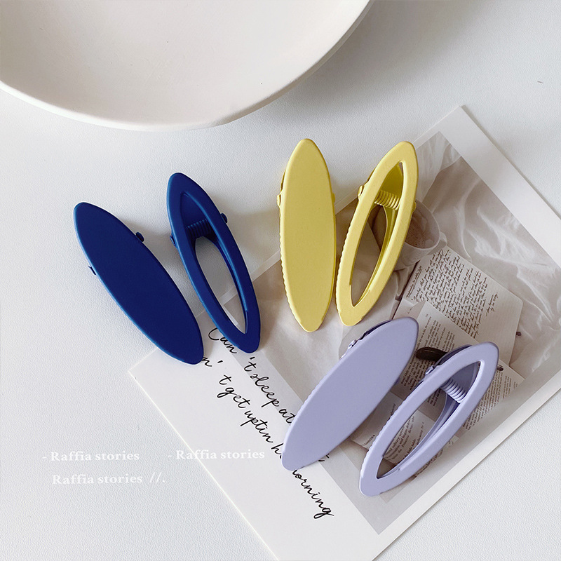 A new two-piece headwear set featuring a simple and stylish Morandi color hair clip with an oval combination and a duckbill clip details Picture