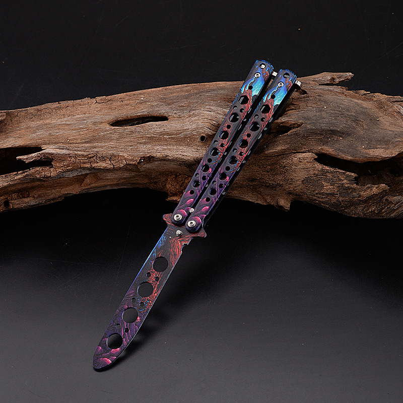 The head worker in the CSGO game practiced butterfly, trained with 4-hole tools, practiced folding and swinging the knife, and the butterfly knife undefined