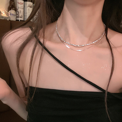 This ultra-fine silver necklace is a fashionable and niche design for women. It features a double-layered shining collarbone chain and a high-end neckchain accessory full figure