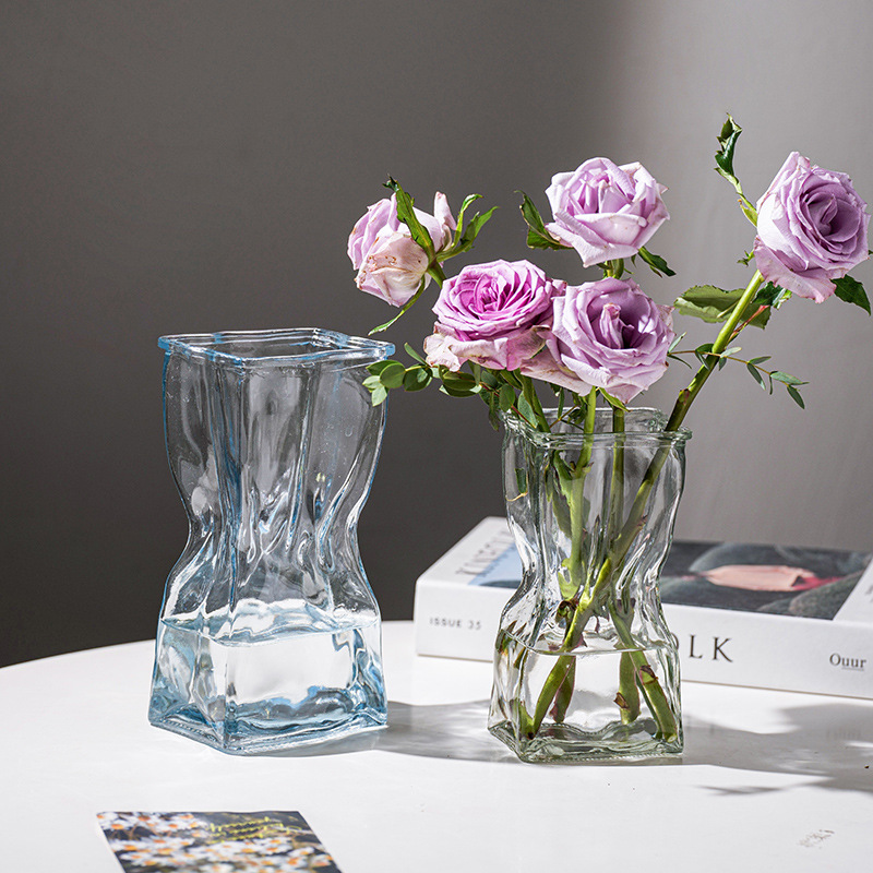 Ins-style glass vase, simple and transparent hydroponic vase, Nordic home flower arrangement small vase, living room decoration item Application Scenario