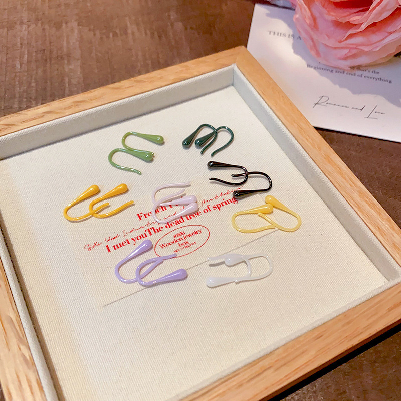 Colorful ceramic ear piercings, ear studs, teardrop U-shaped earrings, no need to remove them while sleeping, bio-ceramic ear sticks, simple and sweet earrings Application Scenario