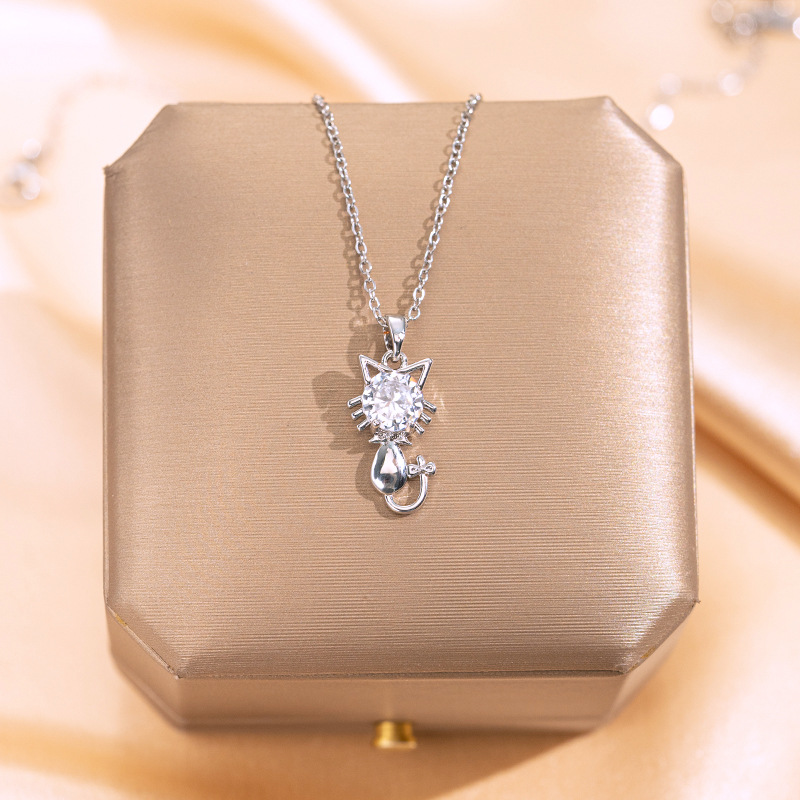 Silver zircon cat necklace, a unique and simple design for women, a popular collarbone chain, a versatile and elegant accessory details Picture