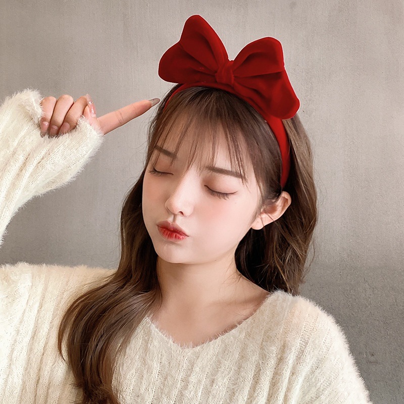Snow White's velvet hairband, a sweet photo taken with a huge red bow, and a live-streamed hairpin on the stage Application Scenario