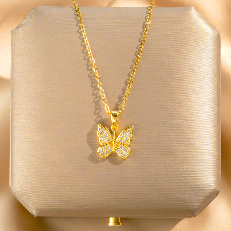 Korean inS-style golden butterfly necklace for women with diamonds, versatile and elegant collarbone chain, titanium steel, a niche internet-famous accessory full figure