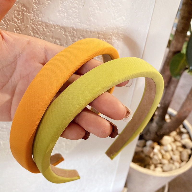 Korean-style simple solid-color sponge hairband, versatile candy-colored silk headband, cross-border trade face-washing and hair-pressing hairband for women Application Scenario