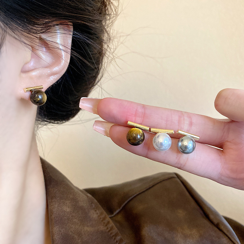 Ankola wine red stud women's retro Hong Kong-style earrings 2024 Autumn/Winter New bestsellers, high-end and elegant earrings details Picture
