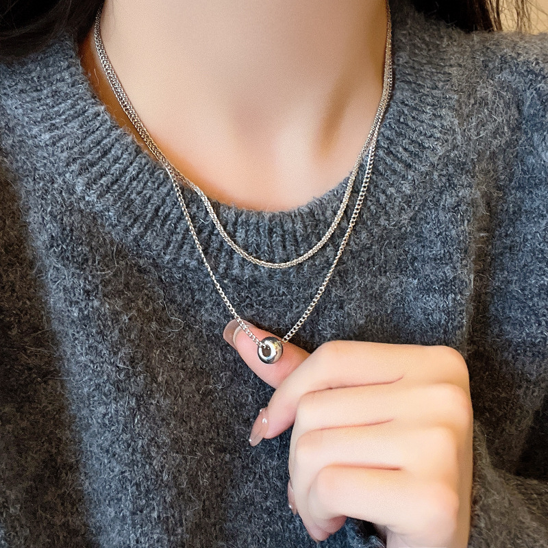 Autumn and winter double-layer sweater chain simple circular necklace for women 2025 new bestseller, niche light luxury high-end necklace accessory Application Scenario