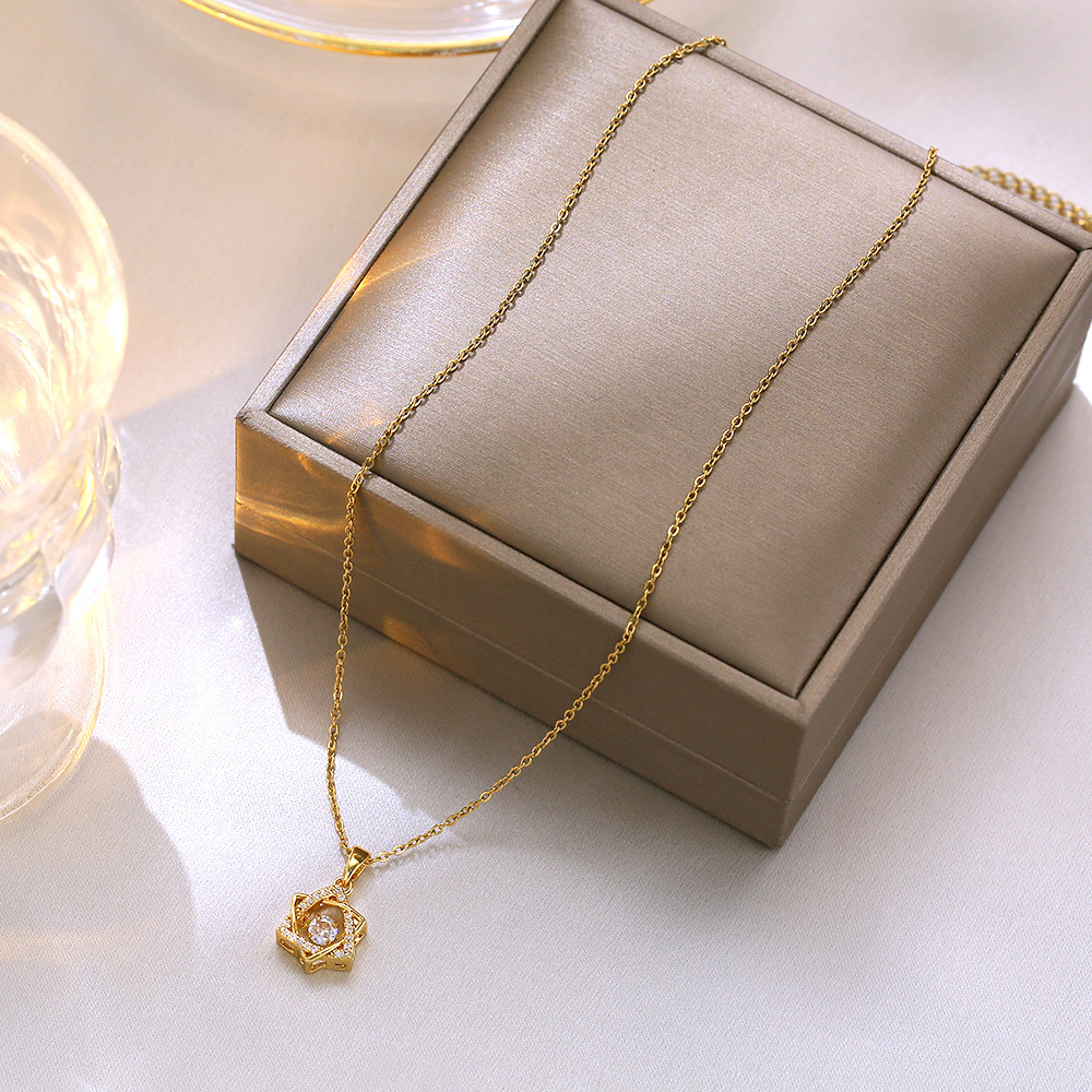 Korean 18k rose gold dynamic six-pointed star necklace, a female personality Internet celebrity bestseller, collarbone chain titanium steel jewelry pendant Application Scenario
