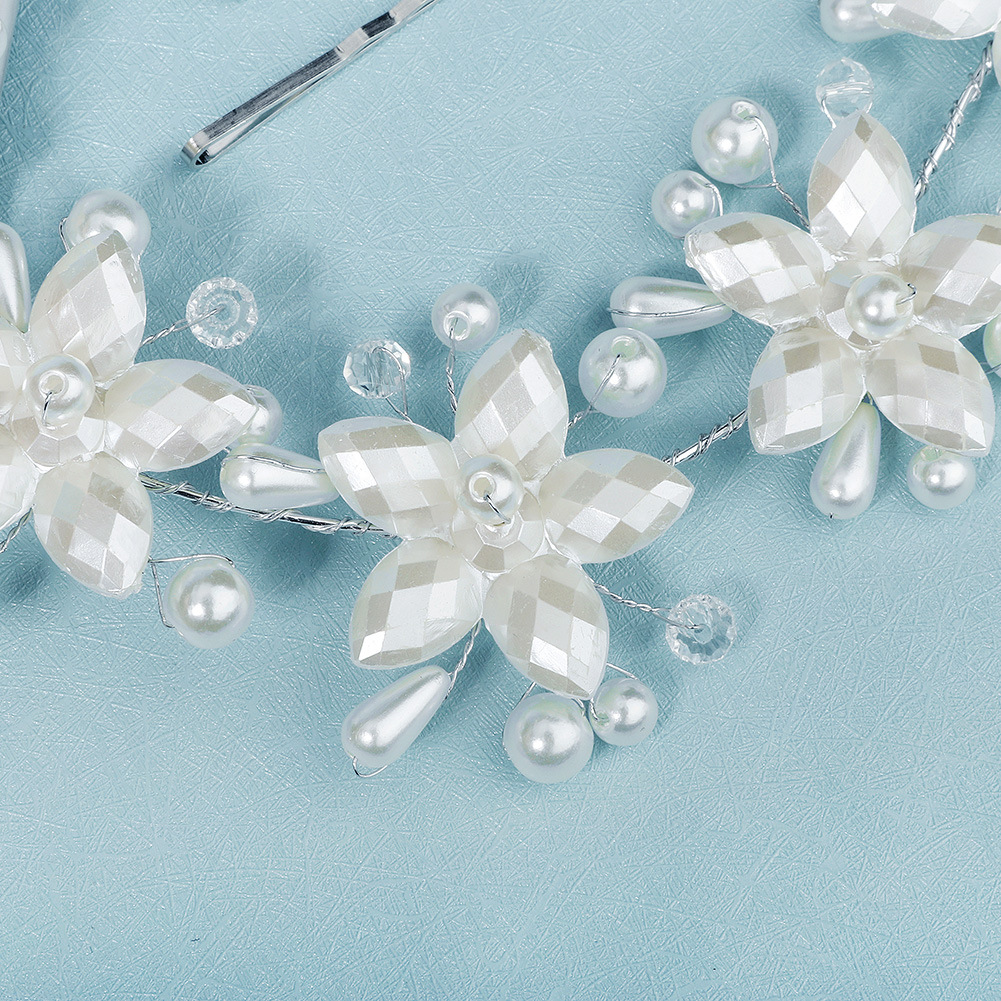 Bride accessories, bridesmaid hair bands, handcrafted pearl headbands, children's photography photo hair accessories, acrylic flower hair bands Application Scenario