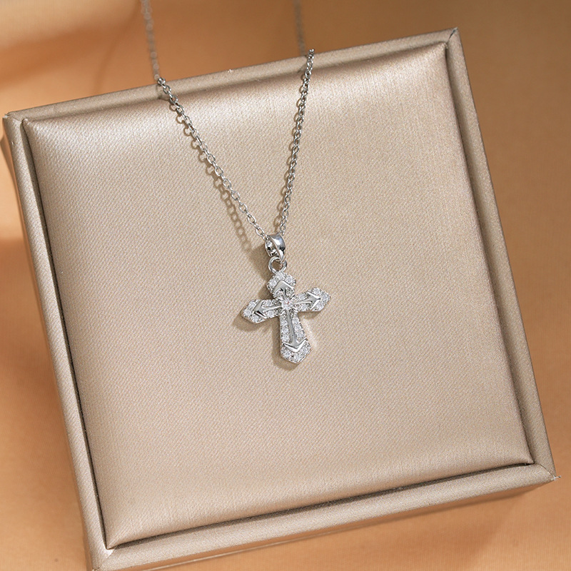 New fashionable and simple cross pendant, exquisitely inlaid zircon necklace, full of feminine charm, diamond collarbone chain wholesale Specification drawing
