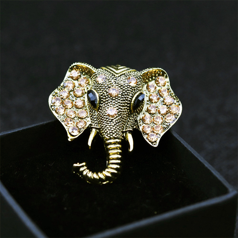 Fashionable alloy diamond-encrusted elephant head collar brooches, pins and badges that are selling well across borders from Europe and America Specification drawing