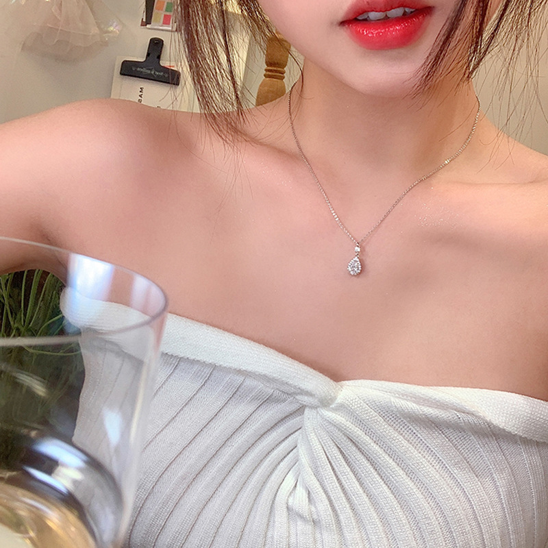 Water Drop Zircon pendant necklace for women 2024, a new bestseller with a simple and high-end look. It's a stylish collarbone chain accessory Specification drawing
