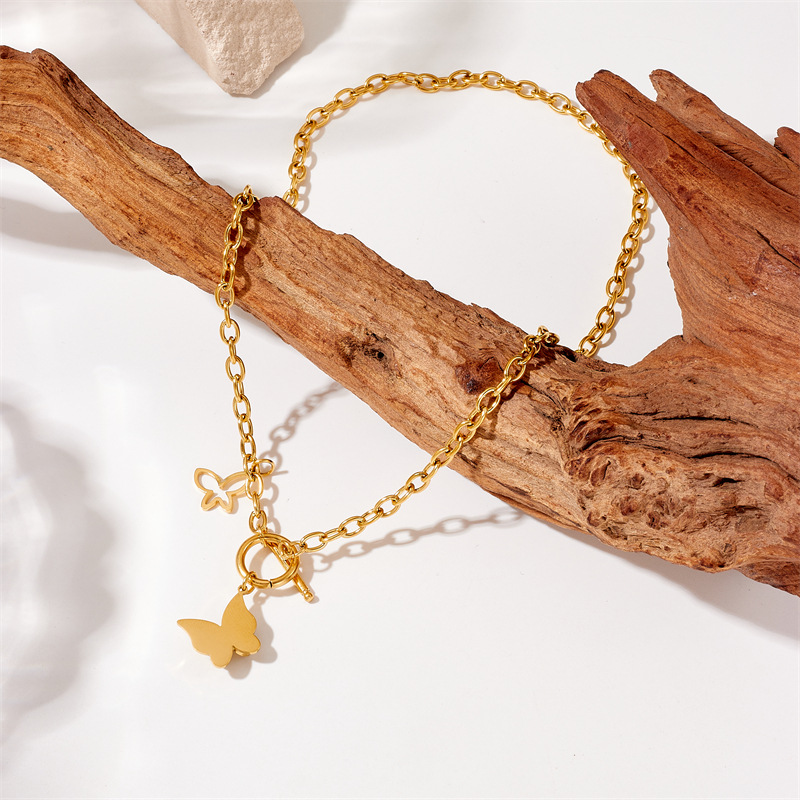 European and American fashion, niche design, simple and retro three-dimensional hollowed-out gold-plated butterfly OT buckle chain necklace details Picture