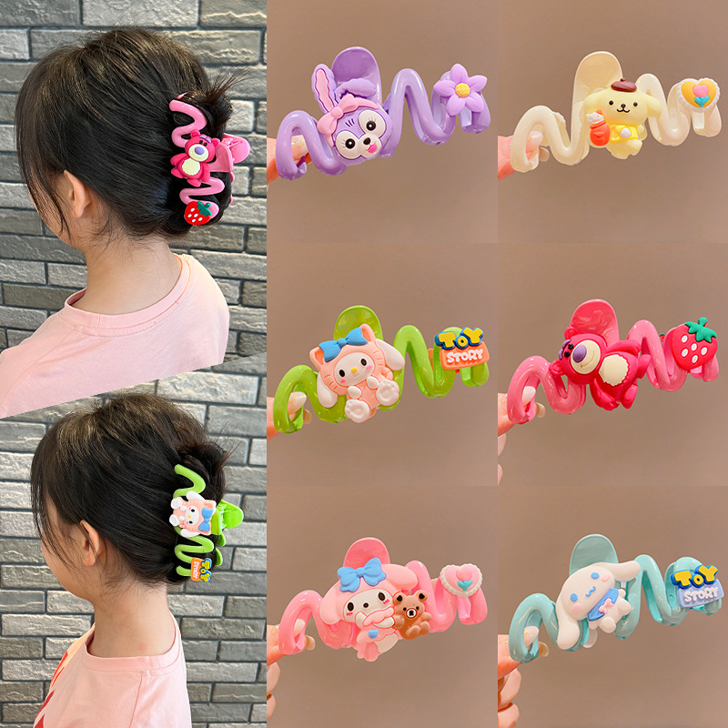 Stardelu Children's cute cartoon Sanrio hairpin for girls, a shark clip on the back of a little girl's head Application Scenario