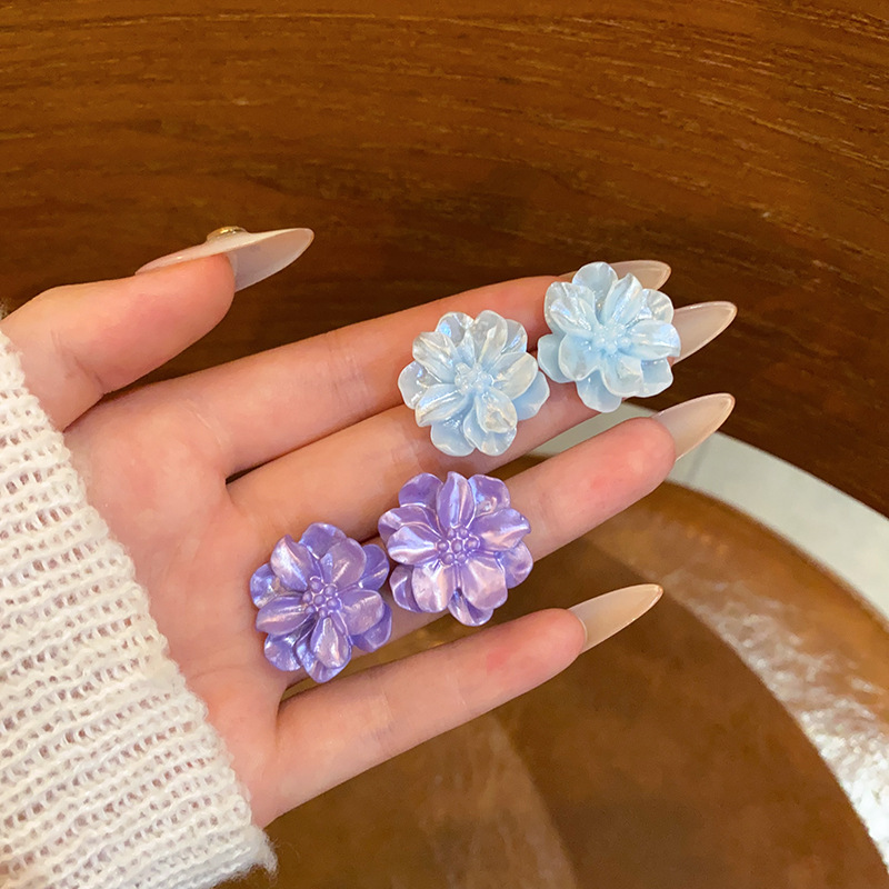 French retro flower earrings, a feminine forest style with a sweet and fresh charm, and floral stud earrings, are summer bestsellers and Internet celebrities Specification drawing